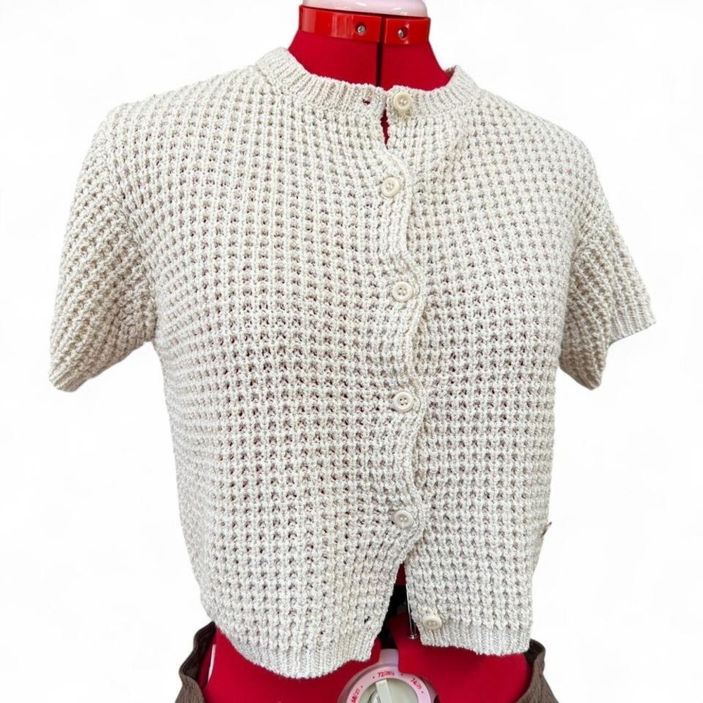 Loeil Beige Waffle Knit Crewneck Short Sleeves Cardigan Scallop Edge Free Size‎